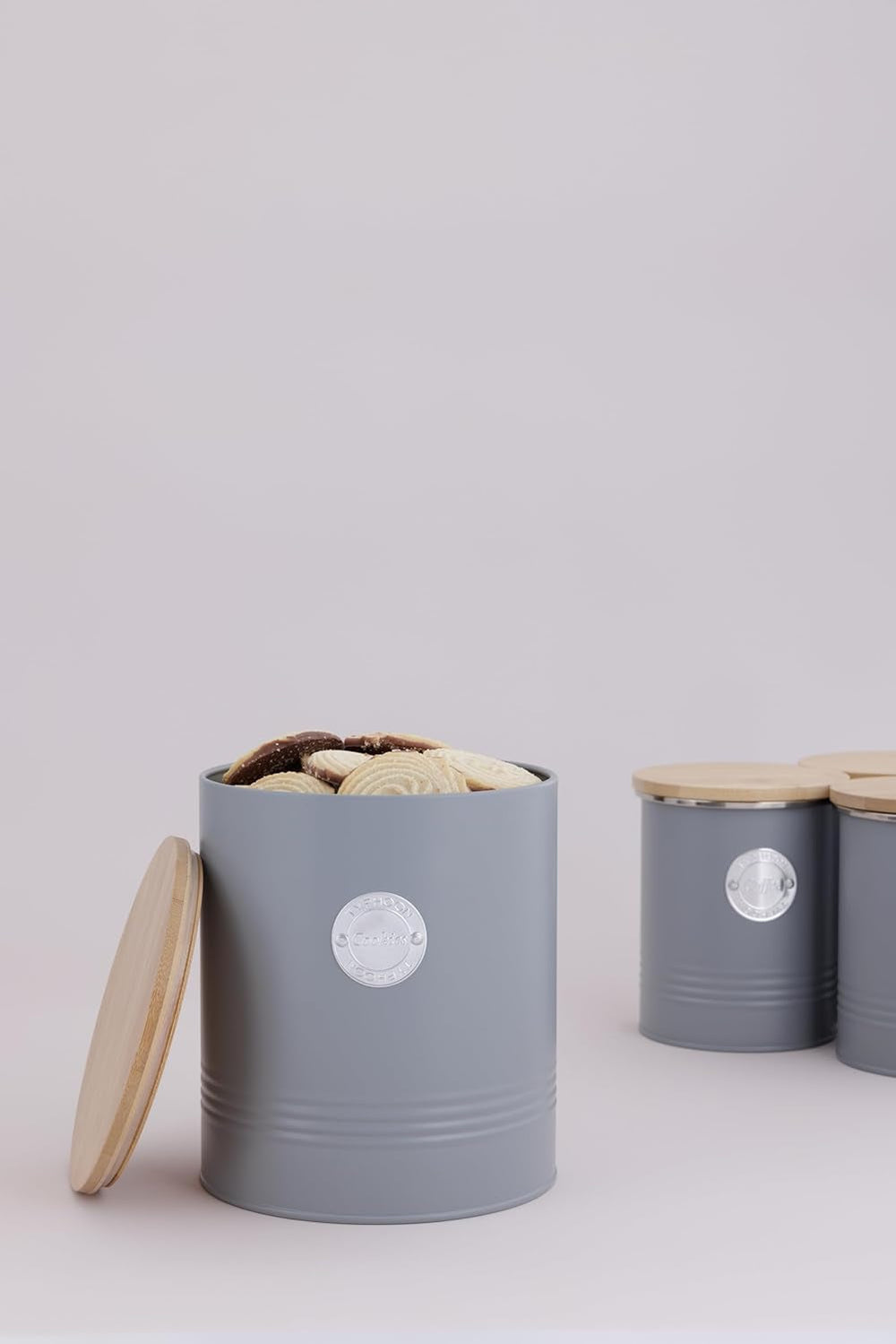 Collection LIVING, pot à biscuits avec couvercle | gris pastel | Boîte de rangement pour biscuits de 3,4 L | pot à biscuits en acier avec couvercle | Bocaux de conservation hermétiques en bambou avec couvercles Naty Shop Boîtes de conservation des aliments