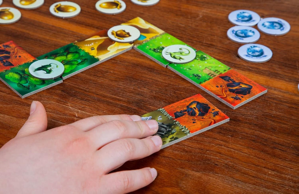 Pegasus Spiele 57111G - Dragomino *Jeu pour enfants de l'année 2021*, multicolore