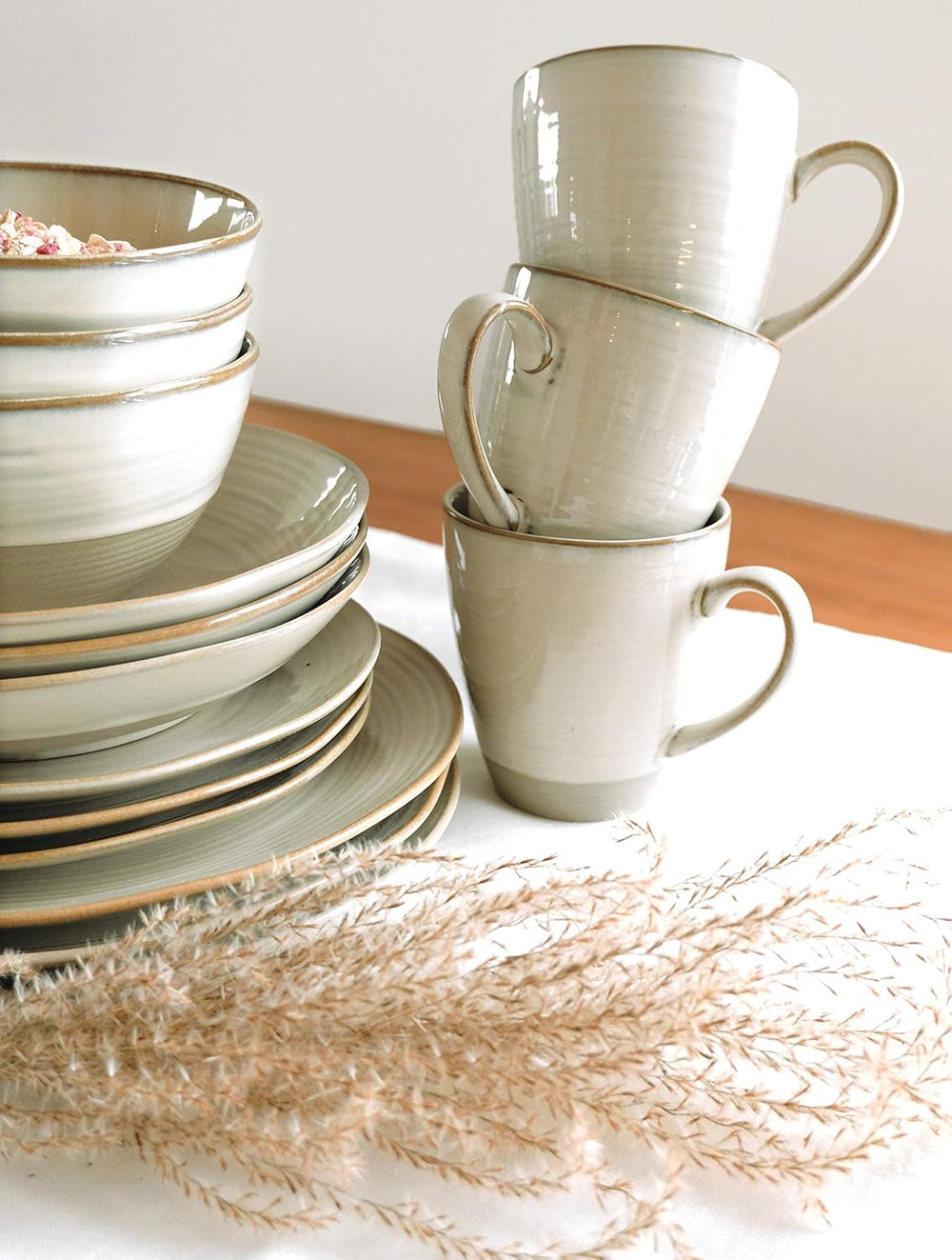 MÄSER 931371 Nottingham Vintage Series Service de table pour 4 personnes, service de table 8 pièces, assiettes plates et assiettes plates, rond irrégulier look rétro, grès, beige