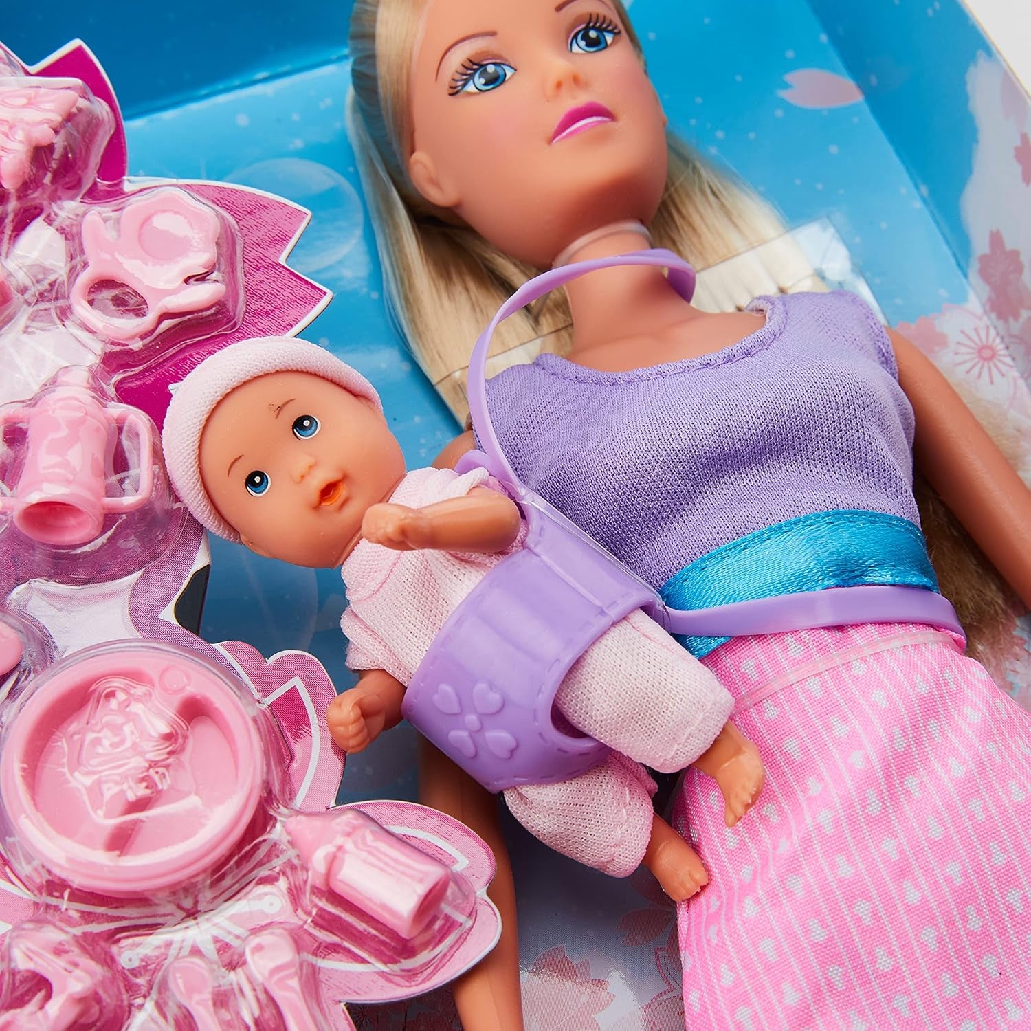 Simba 105730211 - Steffi Love Nanny, avec deux bébés, porte-bébé et siège auto, accessoires, poupée à habiller, 29 cm, pour enfants à partir de 3 ans