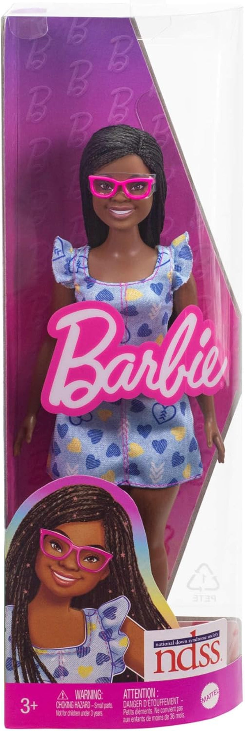 Poupée Barbie Fashionistas no. 229 atteintes du syndrome de Down dans une robe à motif cœur développée en collaboration avec la National Down Syndrome Society, HYK14