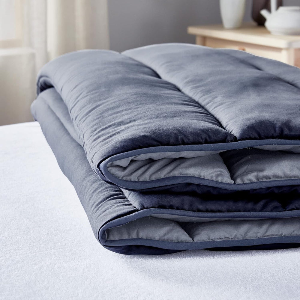 Pikolin Home - Couette réversible 300 G - Garnissage nordique bicolore - Pour lit 90 - confortable, chaude, respirante, bleu marine, 135 X 200 cm Couettes et couettes Naty Shop