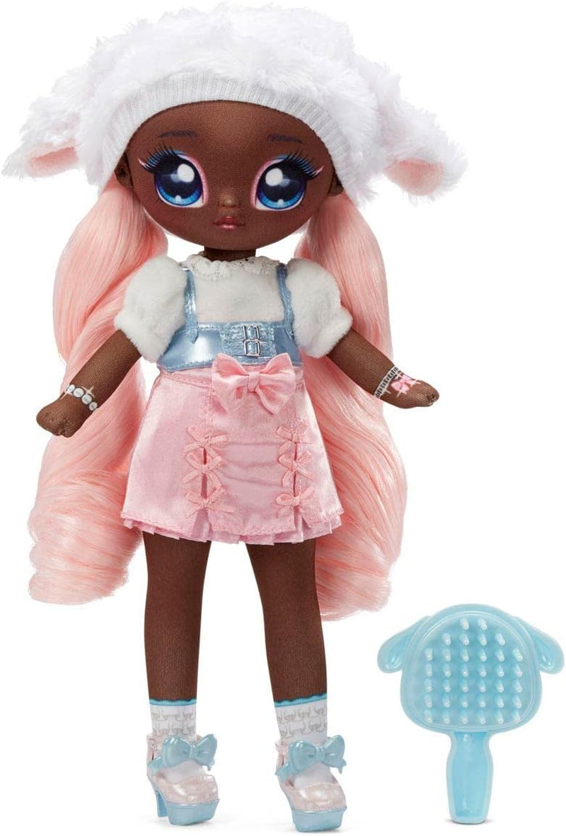 N / A! N / A! N / A! SurpriseTeens Modepuppe - Sammlerpuppe - Puppe en peluche douce 28 cm, inspirée du mouton - Aux cheveux roses - Lila Lamb