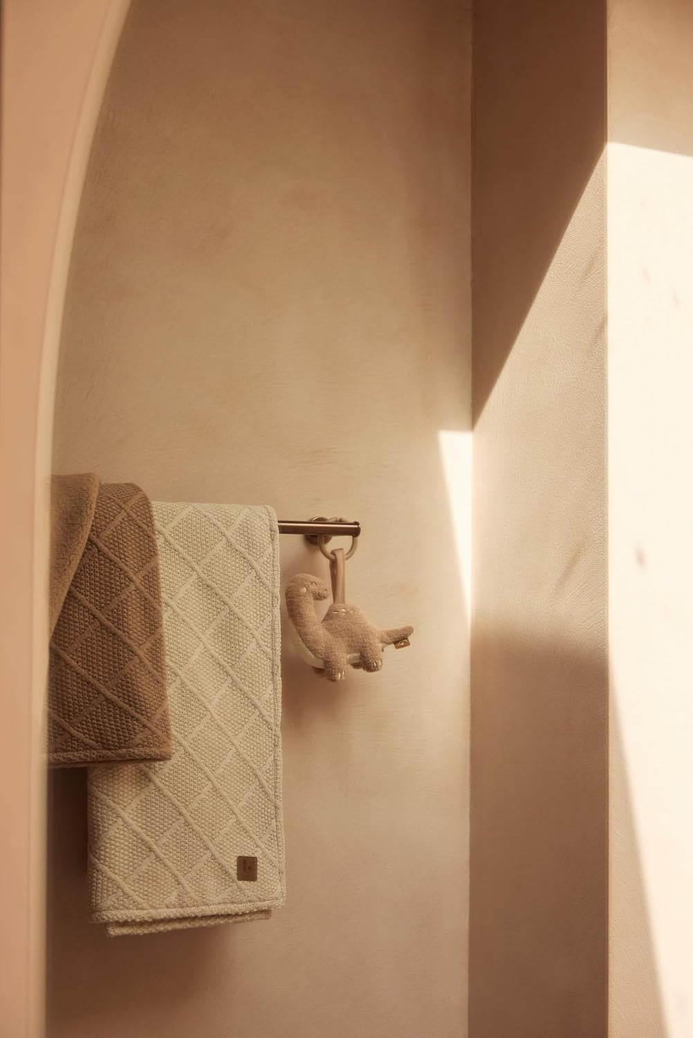 Jollein train de jeu pour bébé Roarsome - À suspendre - Jouet poussette - Jouet siège auto bébé - Accessoires poussette - Dinos et feuilles Bebe Toys Naty Shop