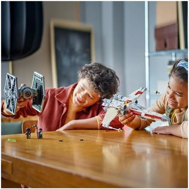 LEGO Star Wars TIE Fighter & X-Wing Mashup, Starfighter jouet à construire, idée cadeau pour les enfants, vaisseaux spatiaux personnalisables, cadeau pour les garçons, les filles et tous les fans 75393 Ensembles de construction Beuche den LEGO-Store
