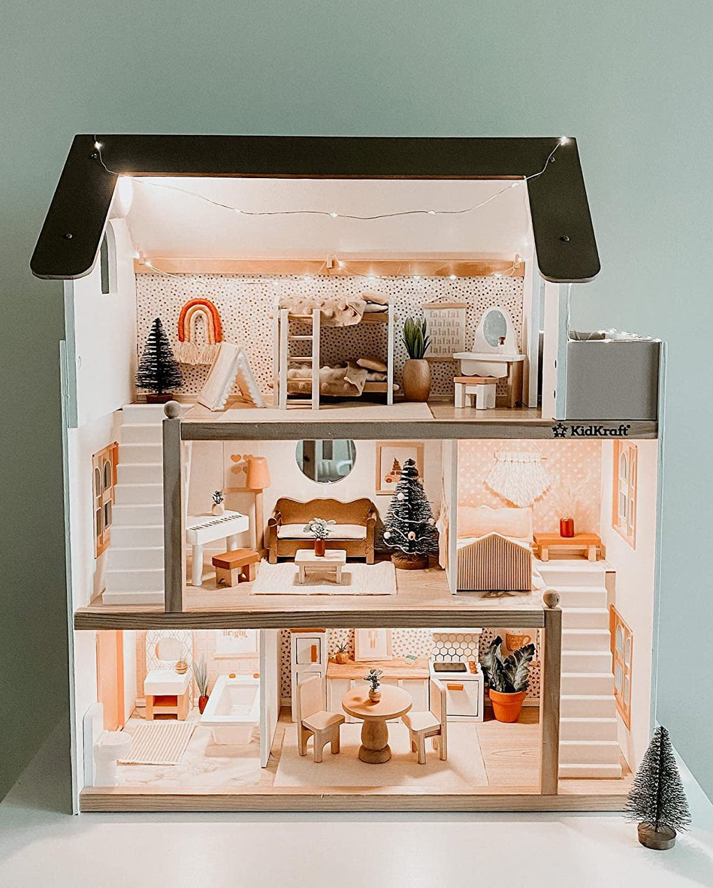 Kidkraft Dollhouse Chelsea din lemn cu mobilier și accesorii pentru mini păpuși, set de joacă pentru mini păpuși, jucărie pentru copii de la 3 ani, 65054, exclusiv la Amazon Casute de papusi Naty Shop