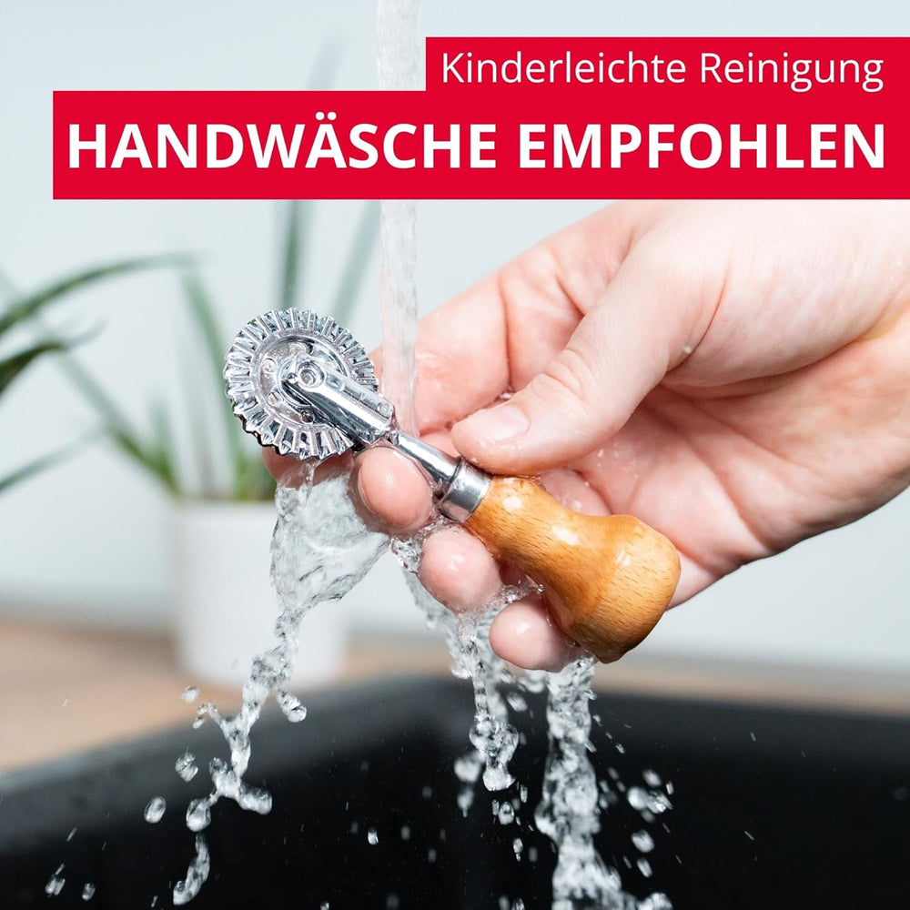 Roulette à pâtisserie/coupe-ravioli Westmark Sofia – Roulette à pâtisserie pratique pour couper les pâtes et la pâte maison, roulette ø 39 mm – Zinc, bois de hêtre