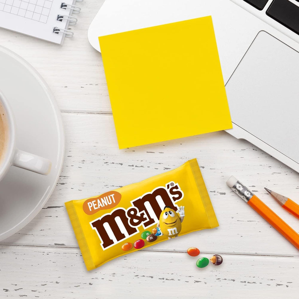 M&M's Peanut Chocolate Bulk Pack 24 x 45 g Lentilles au chocolat aromatisées aux cacahuètes Cadeau au chocolat (1080 g) Idéal comme friandise sur le thème du football