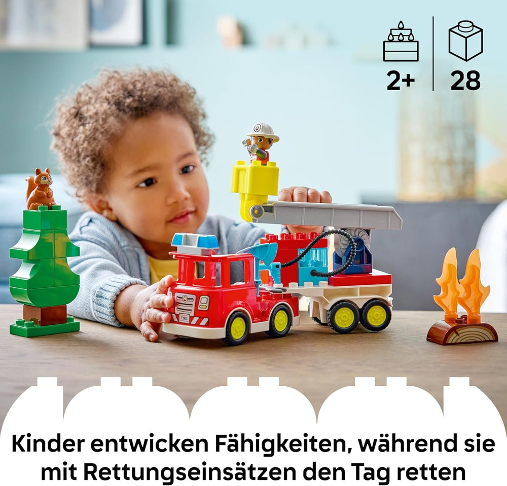 LEGO DUPLO Town Löschauto mit Schlauch und Feuerwehrmann- Lernspielzeug für Motorik - Rotes Feuerwehrauto mit Leiter, Figur und Eichhörnchen - Geschenk für Jungen und Mädchen ab 2 Jahren - 10473