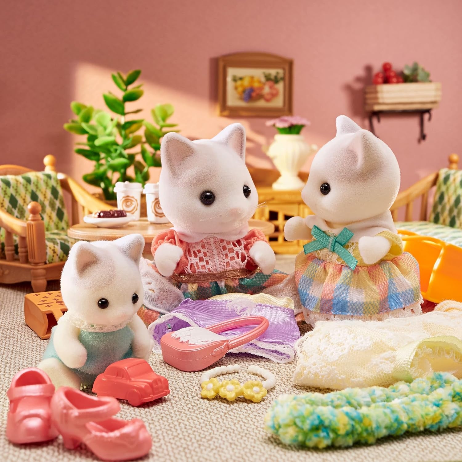 Sylvanian Families - 5738 Famille de chats de lait - Figurines de maison de poupée