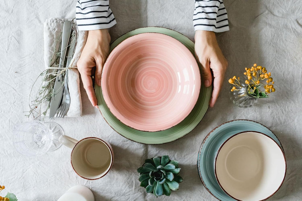 MÄSER 931495 Bel Tempo II Service de table pour 6 personnes au look vintage moderne, service de table 12 pièces, peint à la main, rose, grès