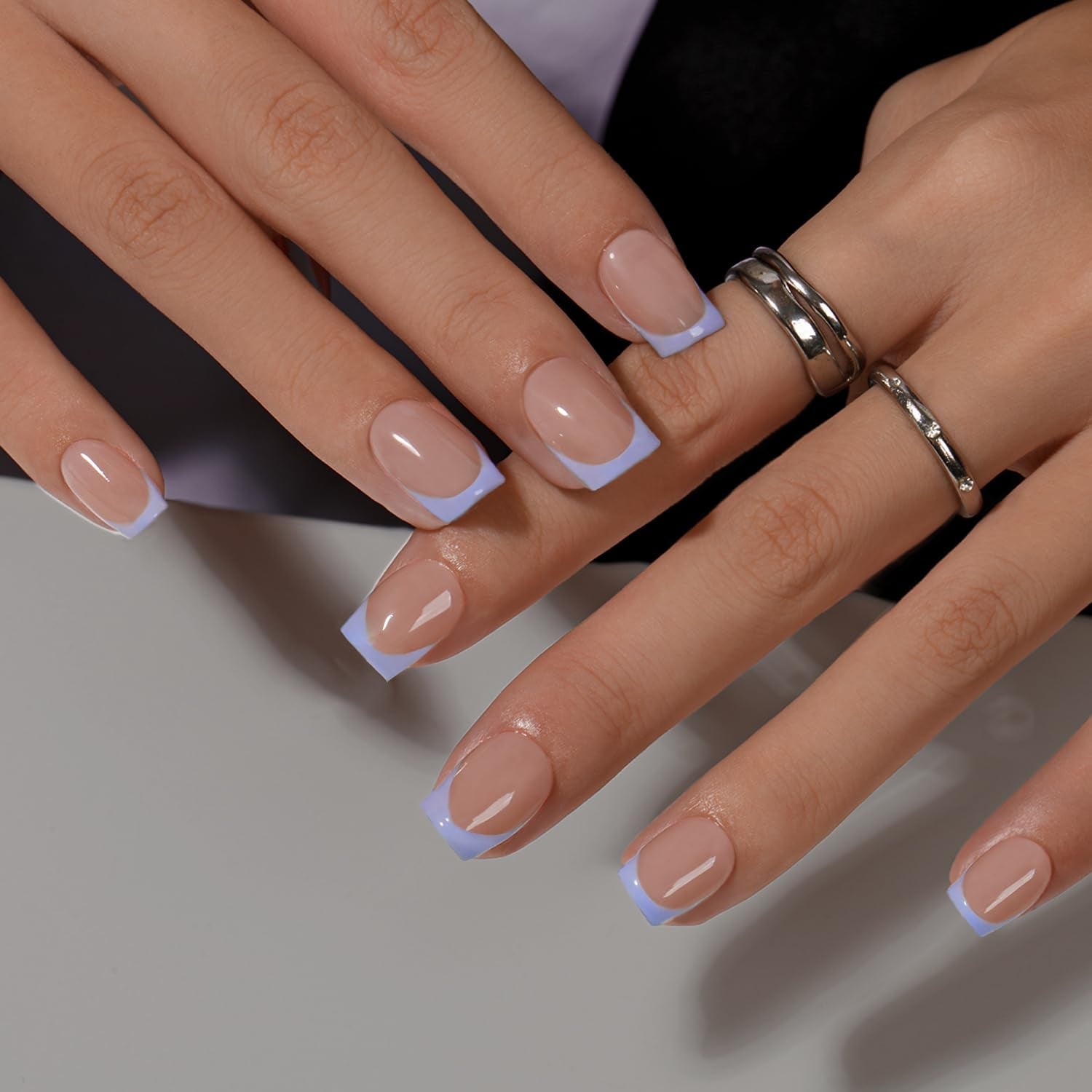 Faux ongles à pointe française courte – 30 pièces d'ongles noirs à coller sur des ongles carrés courts, faux ongles à pointe française avec colle, ensemble d'ongles artificiels carrés pour femme