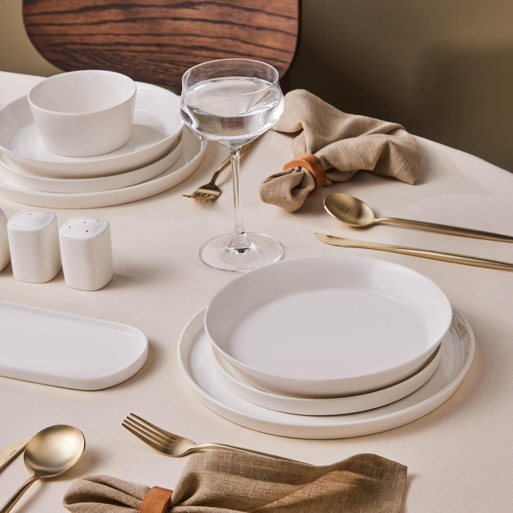 Karaca Stream Bone Bomo Service de table pour 12 personnes Assiettes carrées élégantes Vaisselle élégante en porcelaine blanche