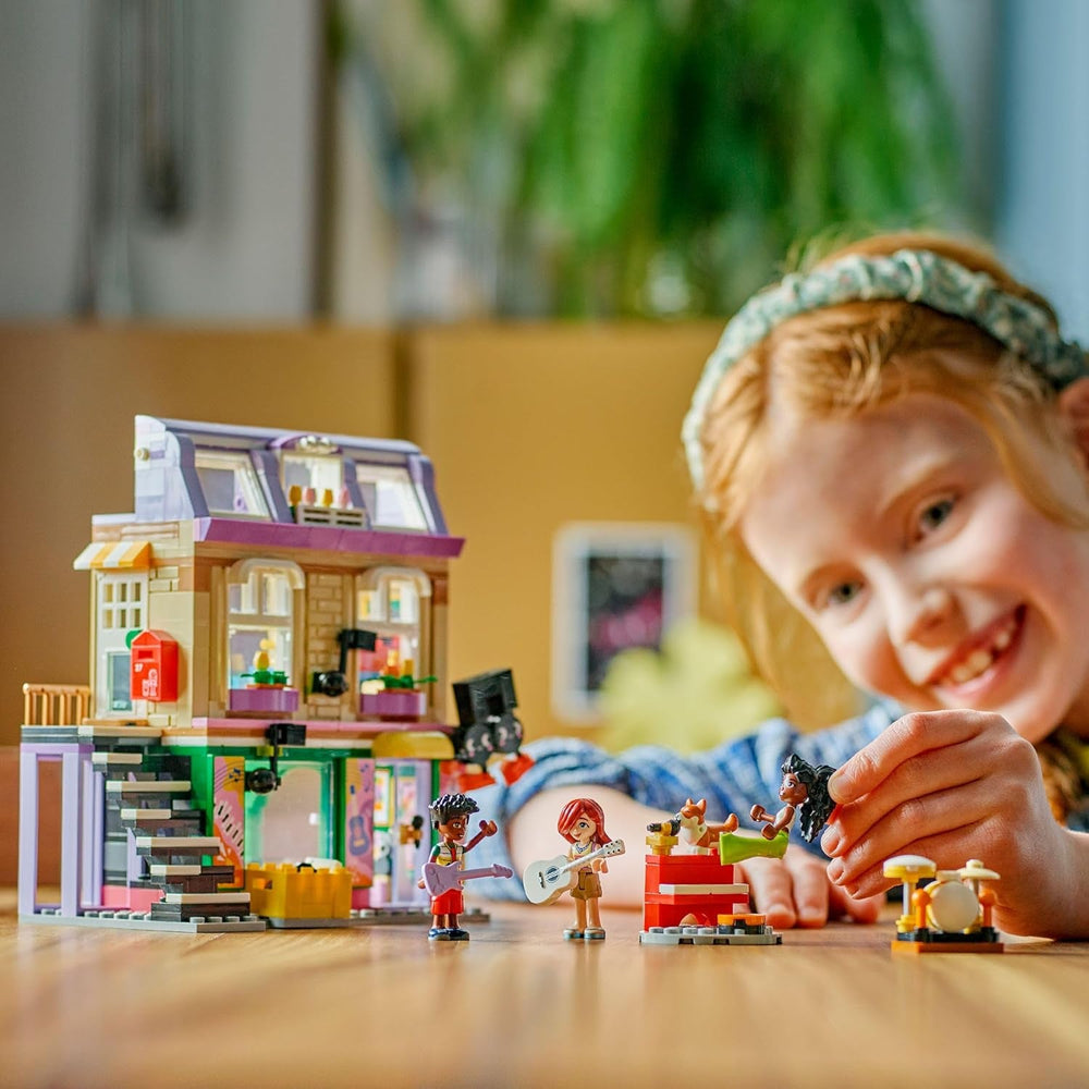 LEGO Friends Musikladen & Wohnung - Spielzeug mit 3 Mini-Puppen, Einer Corgi Tierfigur und Musikinstrumenten wie Klavier, Schlagzeug, Gitarren & Zubehör - Geschenk für Mädchen ab 7 Jahren - 42653