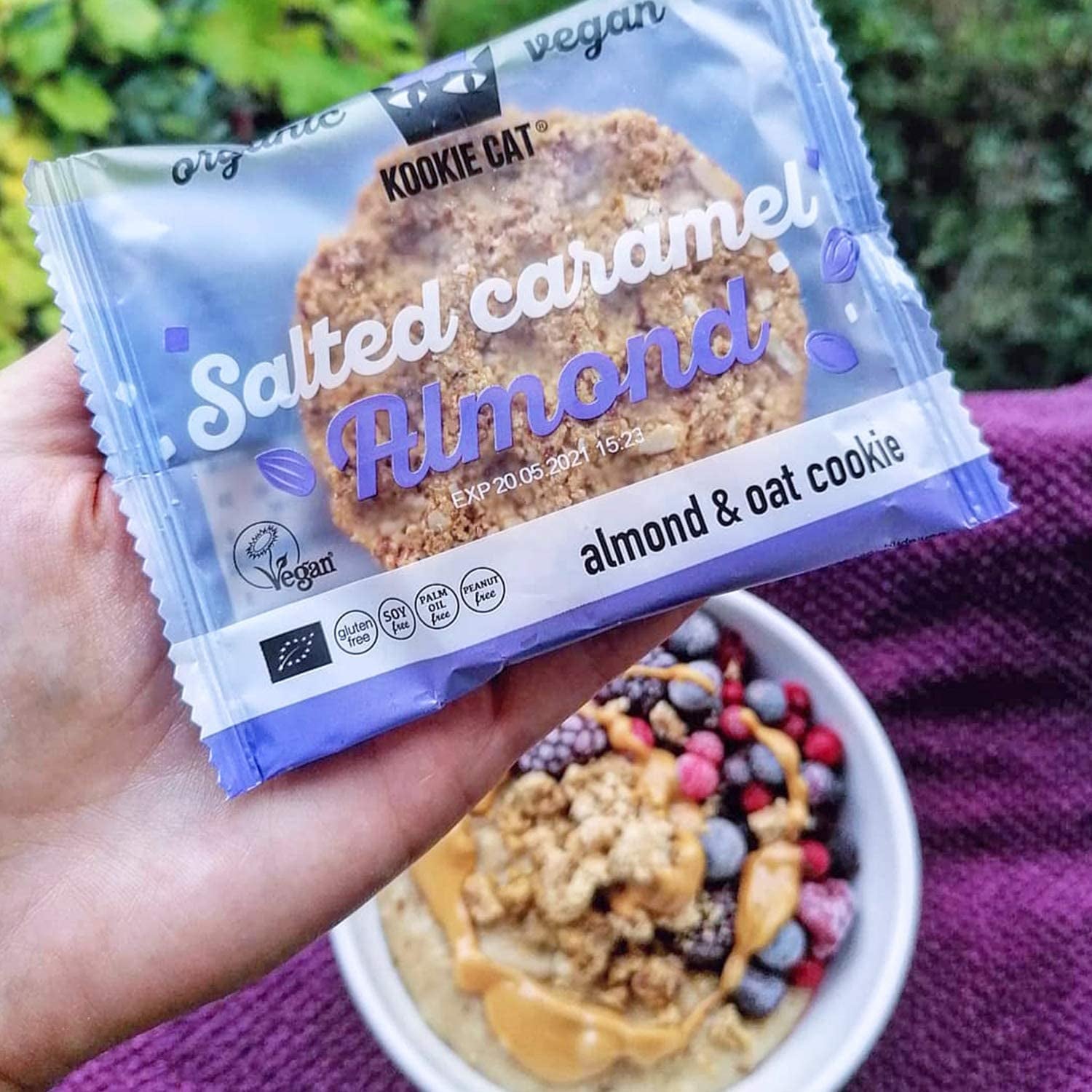 Biscuits végétaliens aux amandes et au caramel salé – Emballés individuellement, sans gluten, sans soja, avoine biologique aux amandes – 12 x 50 g Multipack (lot de 2)