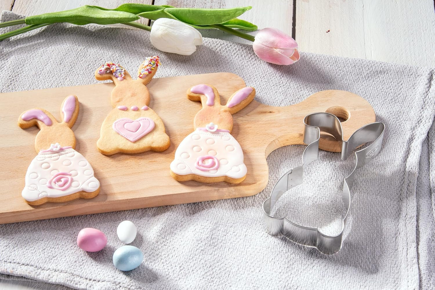 Dr. Oetker Moule à biscuits « Big Standing Rabbit », série Golden Easter, moule à biscuits et à biscuits (couleur : argent), quantité : 1 pièce