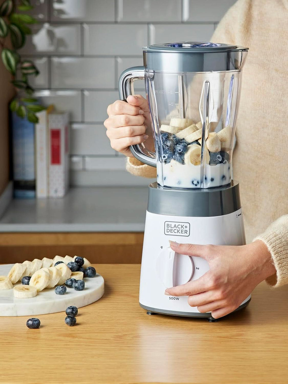 BLACK+DECKER Batteur sur socle | 500W | 2 vitesses | Fonction d'impulsion | Tapis Glask | 1,5L | Edelstahlmesser Mit 4 Klingen | Herausnehmbar Und Leicht Zu Reinigen | Cuisine Weiß Und Grau Naty Shop