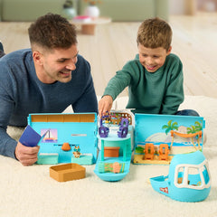 BlueY 3-in-1 Flugzeug-Spielset zum Ausklappen; Verwandlung von Flugzeug in Hotelresort & Boot! 70 cm breites Urlaubsresort-Spielset; 25+ Geräusche; 15 Spielzeugteile; 2 Exklusive Figuren Bingo