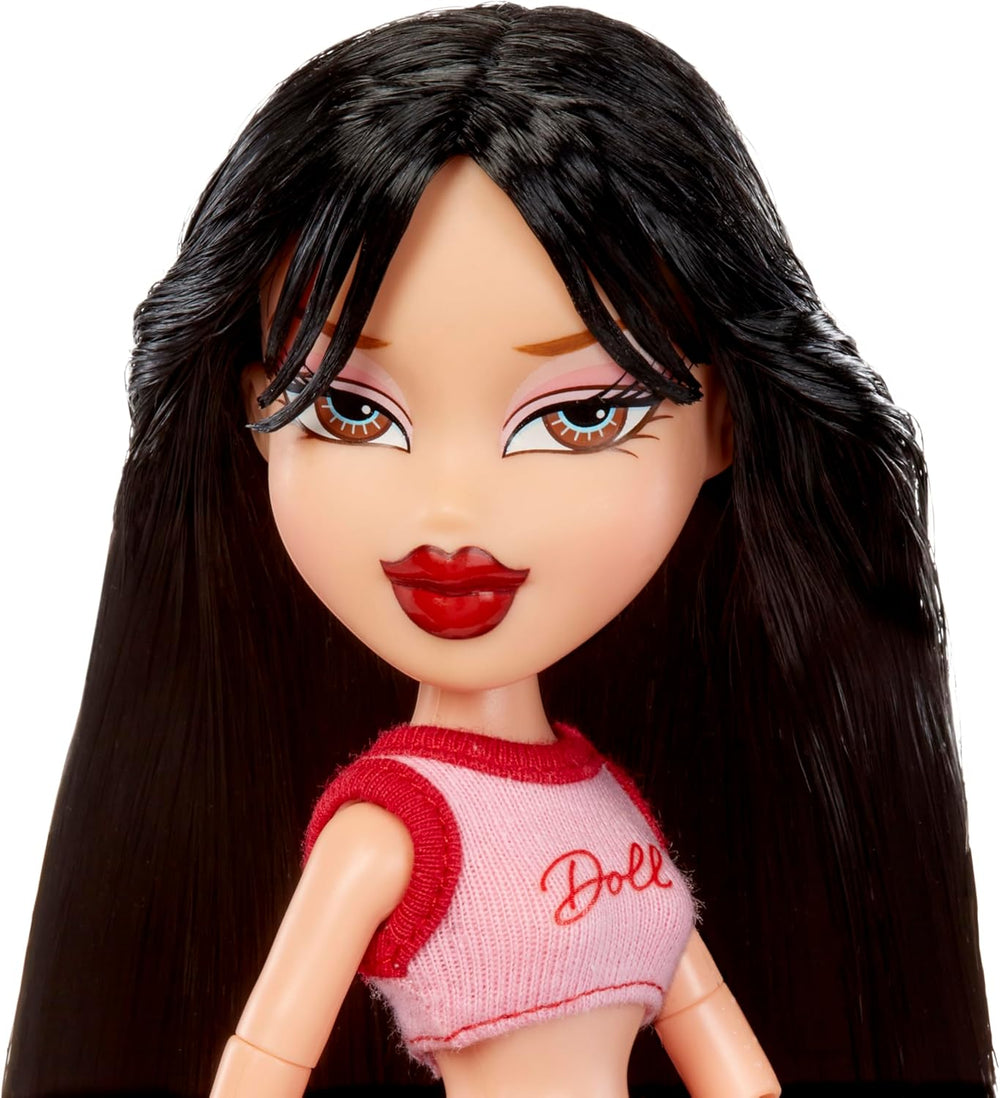 Bratz sort ! - Jade - 1 poupée de collection avec accessoires, tenue, sac, lunettes de soleil et brosse - Jouet pour enfant - 6 ans et plus, Rouge