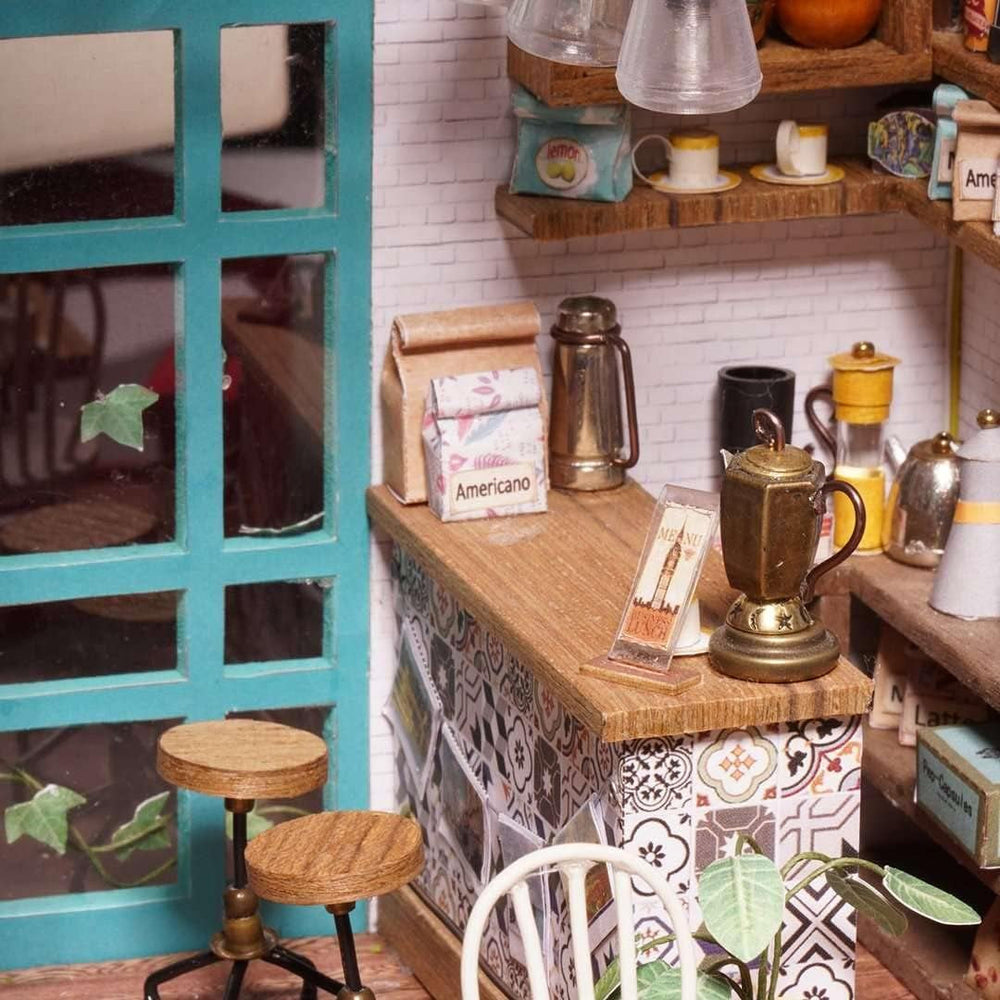 Robotime DG109 Rolife Simon's Cafe Maison de poupée miniature en contreplaqué et plastique, taille : 23 x 19 x 19 cm, 203 pièces Maisons de poupées Naty Shop