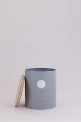 Collection LIVING, pot à biscuits avec couvercle | gris pastel | Boîte de rangement pour biscuits de 3,4 L | pot à biscuits en acier avec couvercle | Bocaux de conservation hermétiques en bambou avec couvercles Naty Shop Boîtes de conservation des aliments