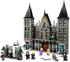 LEGO Harry Potter Landsitz der Familie Malfoy, Fantasy Spielzeug zum Sammeln und Ausstellen, Geschenk für Jungen, Mädchen und Fans der Zauberwelt, Geschenkidee mit 9 Minifiguren 76453