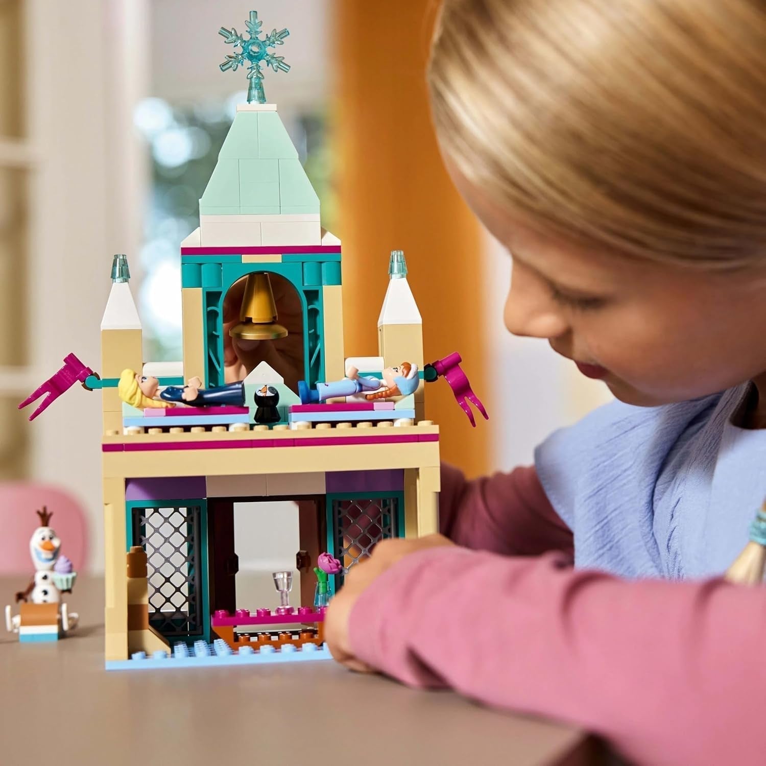LEGO Ç€ Château d'Arendelle La Reine des Neiges Disney, jouet princesse avec ELSA, mini poupées Anna et Olaf et une figurine de pingouin, coffret de jeu fantastique, cadeau pour filles de 5 ans 43265 Ensembles de construction Besuche den LEGO-Store