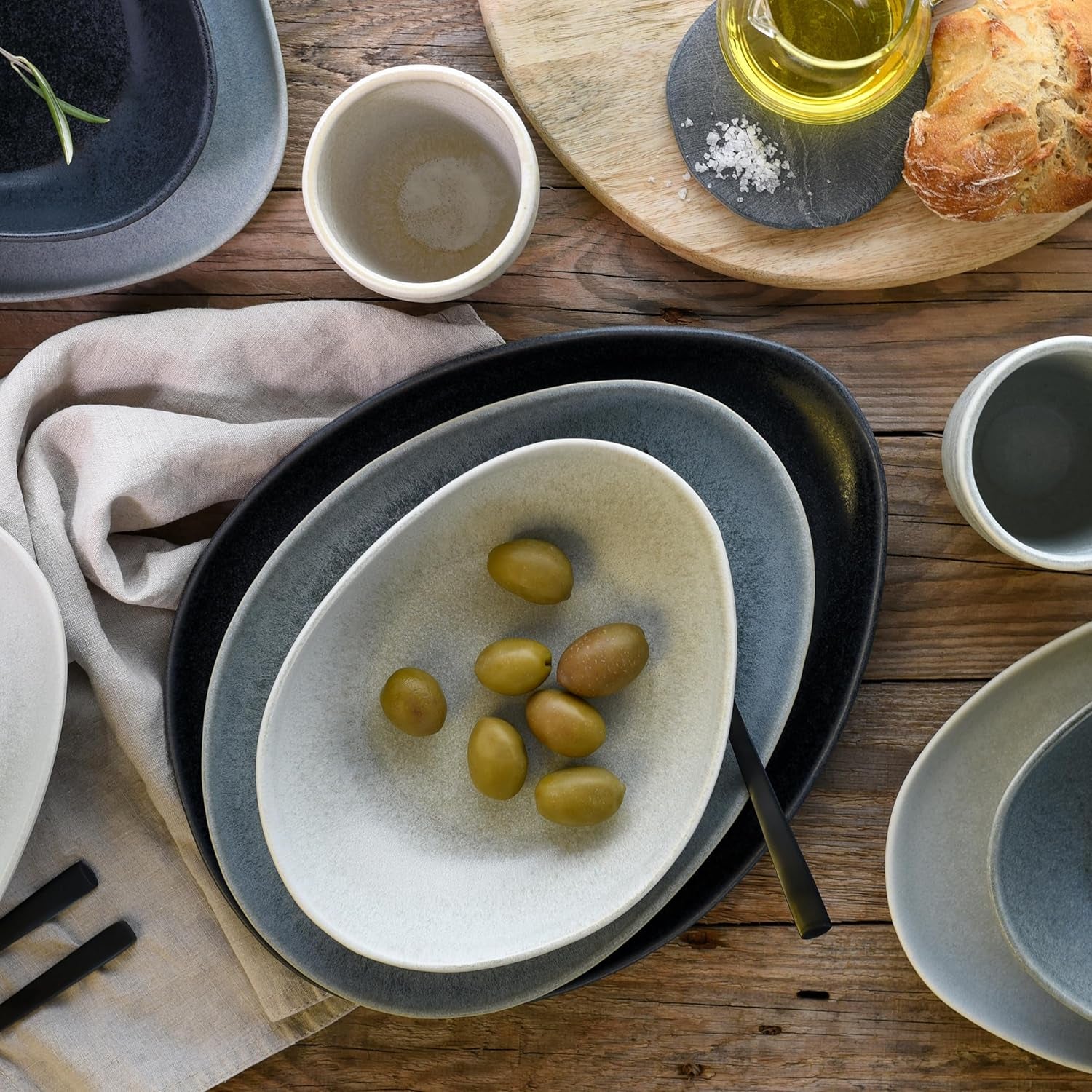 CreaTable, 22139, série PIETRA, service de table 4 pièces pour 4 personnes, service d'assiettes en porcelaine, passe au lave-vaisselle et au micro-ondes, fabriqué en Europe