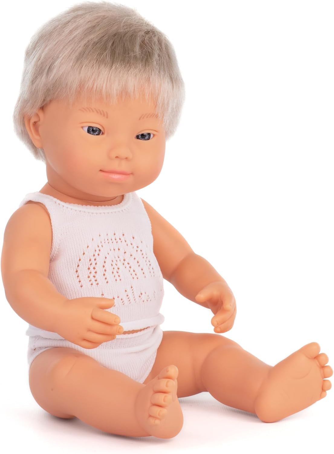 Miniland Dolls : poupée européenne Babypuppe Young, blonde, trisomique en vinyle blanc, 38 cm, présentée avec des vêtements dans une boîte de rangement (31263)