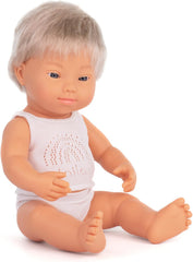 Miniland Dolls : poupée européenne Babypuppe Young, blonde, trisomique en vinyle blanc, 38 cm, présentée avec des vêtements dans une boîte de rangement (31263)