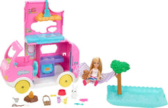 Barbie Chelsea Caravane 2 en 1 – Véhicule jouet avec piscine, hamac et coin repas pour un jeu imaginatif et l'heure du conte, à partir de 3 ans, HNH90