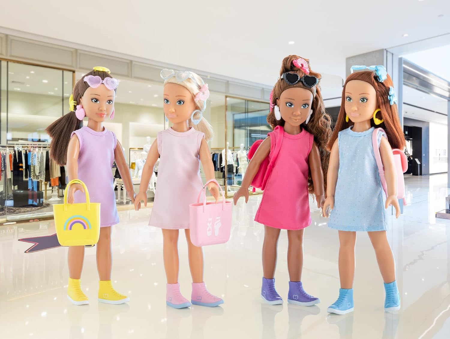 Corolle Girls Valentine Shopping Surprise, Ankleidepuppe mit Ohrringen und 6 Überraschungen, Vanilleduft, 28cm, ab 4 Jahre