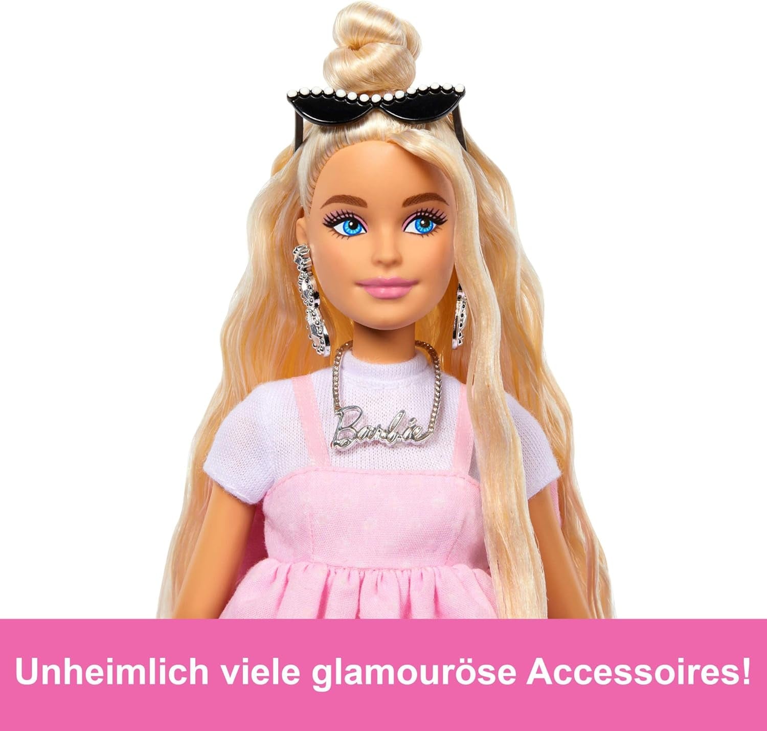 Poupée Barbie Deluxe Style no. 3 avec tenue Barbiecore, cheveux blonds en chignon haut, robe rose pastel avec nœud surdimensionné et accessoires comme des collants résille, HYV27 Naty Shop Dolls