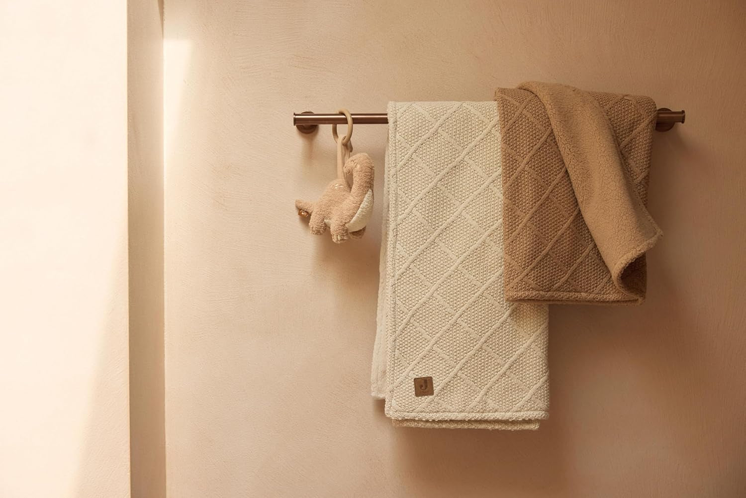 Jollein train de jeu pour bébé Roarsome - À suspendre - Jouet poussette - Jouet siège auto bébé - Accessoires poussette - Dinos et feuilles Bebe Toys Naty Shop