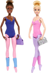Barbie Ballettstudio Set mit 2 Puppen und 9 Zubehörteilen, blonde et brune Ballerina-Modepuppen mit aussietzem Outfit et zum Tanzmotto passten Teilen, HXC37, [Multicolor]
