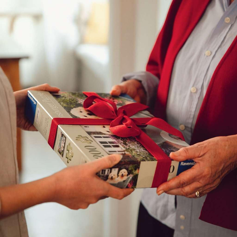 Ravensburger Puzzle 12001369 - Colibris et papillons - Puzzle 200 pièces pour personnes âgées et seniors avec de plus grandes pièces de puzzle, une poignée, un grand modèle d'image et une base de puzzle Puzzle Naty Shop