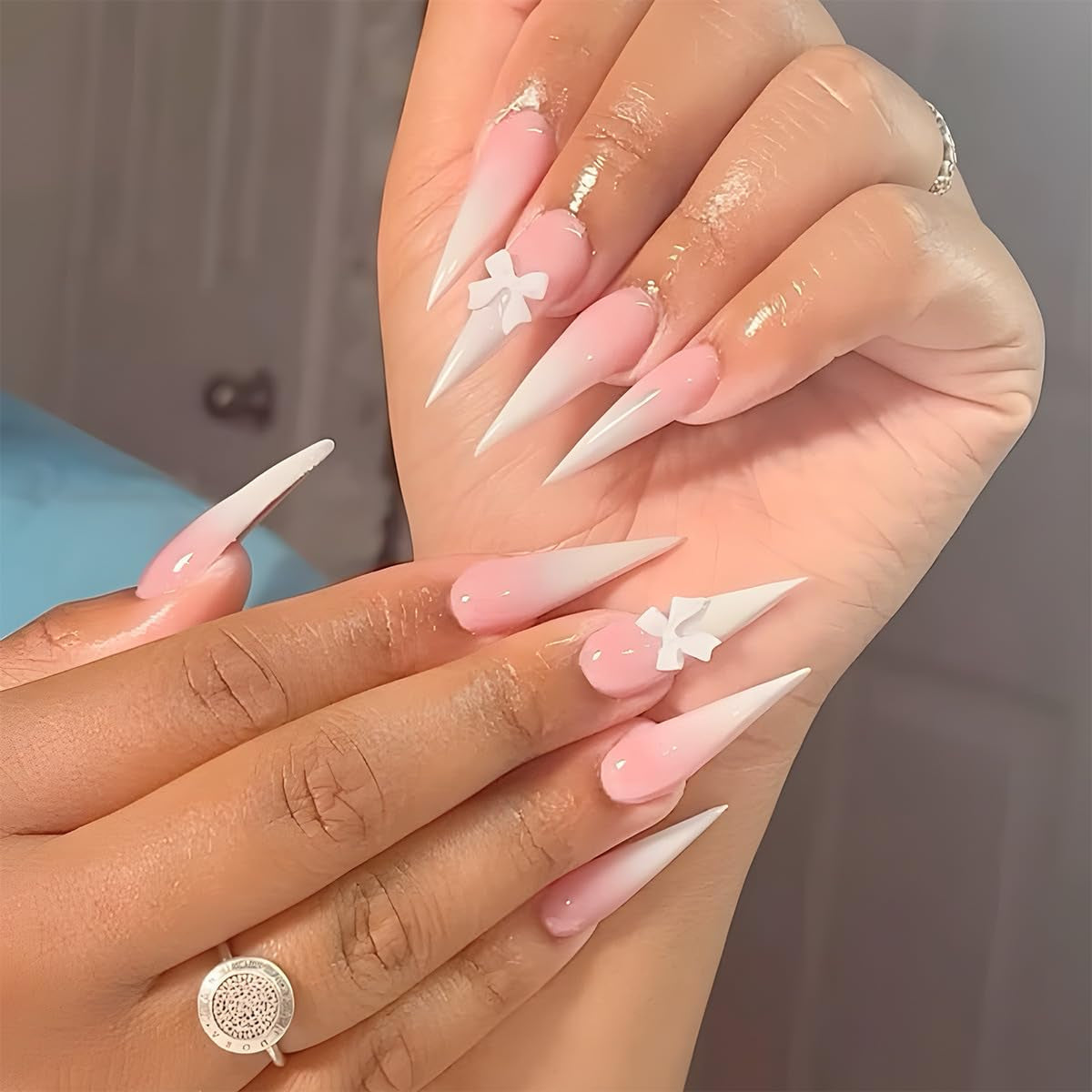 Moonglow longs ongles Stiletto laiteux blanc rose dégradé paillettes Cool faux ongles avec colle rose Ombre paillettes ongles artificiels