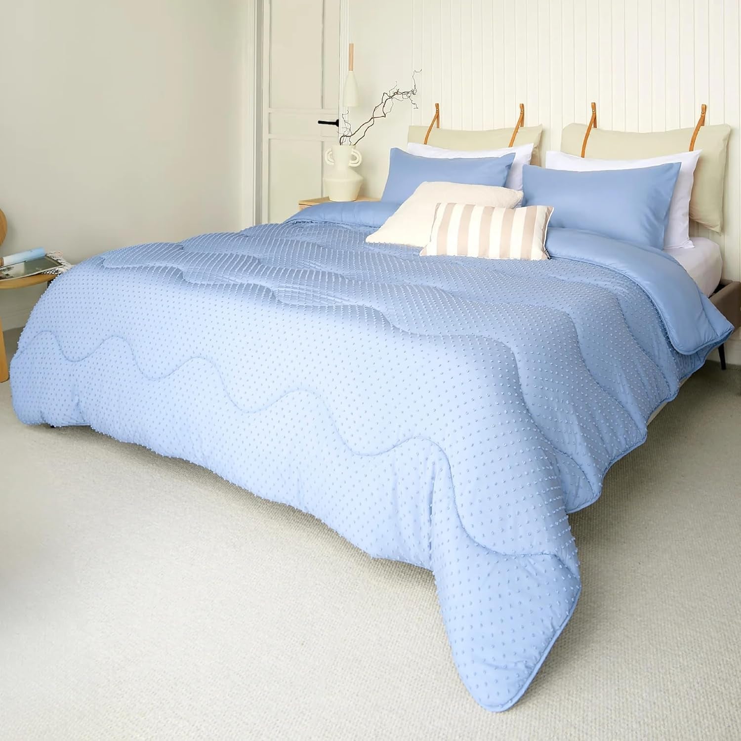 Naty Shop Couette sans housse Night Lark, 4,5 Tog, King Size, collection Tufted Dot, literie de luxe, hypoallergénique, lavable en machine, sable chaud Naty Shop Couettes et couettes Dusk Blue Super King Couette uniquement