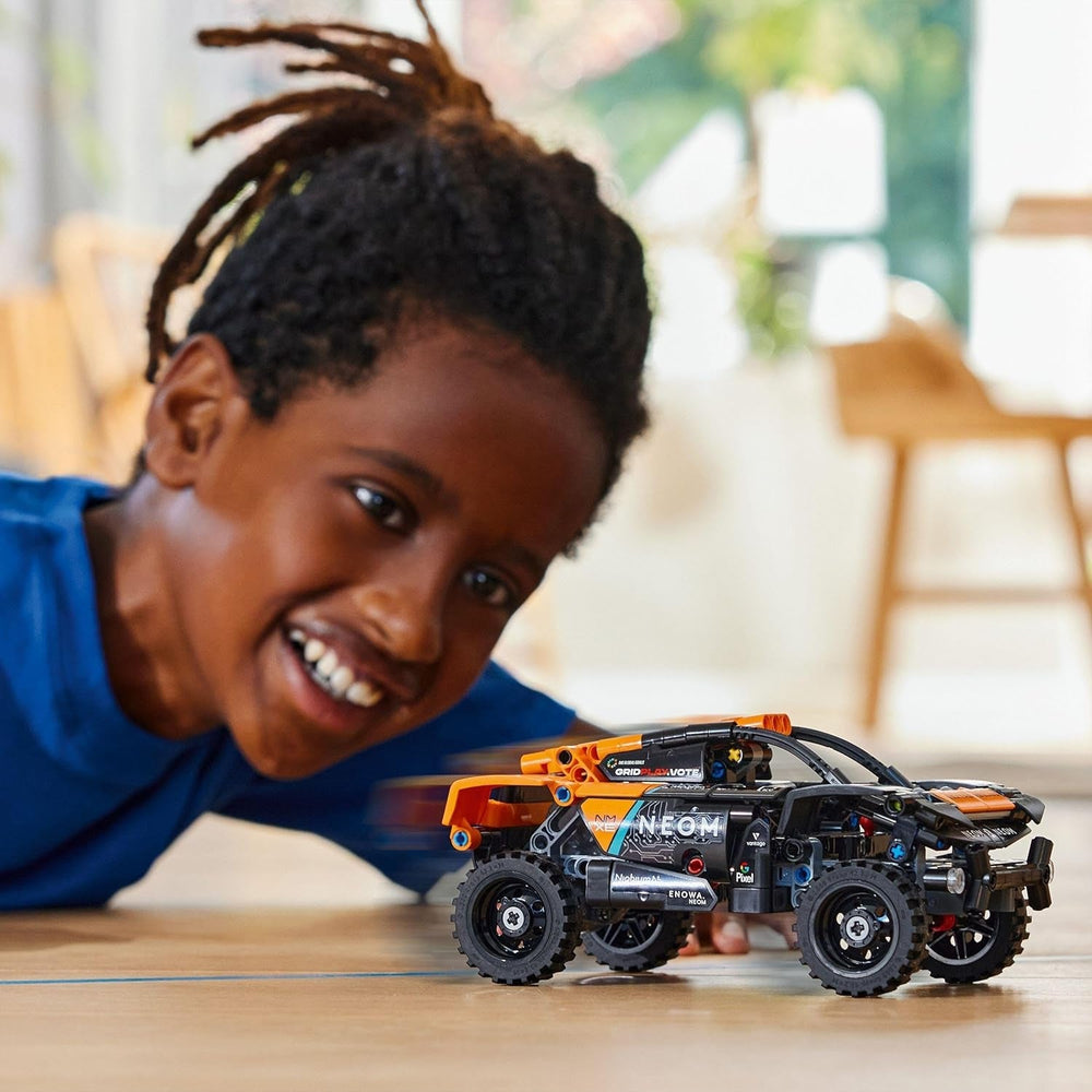 LEGO Technic NEOM Mclaren Extreme E Ensemble de voiture de course, jouet à moteur pour enfants, voiture éolienne à construire, cadeau technique pour garçons et filles de 7 ans 42166 Ensembles de construction Besuche den LEGO-Store