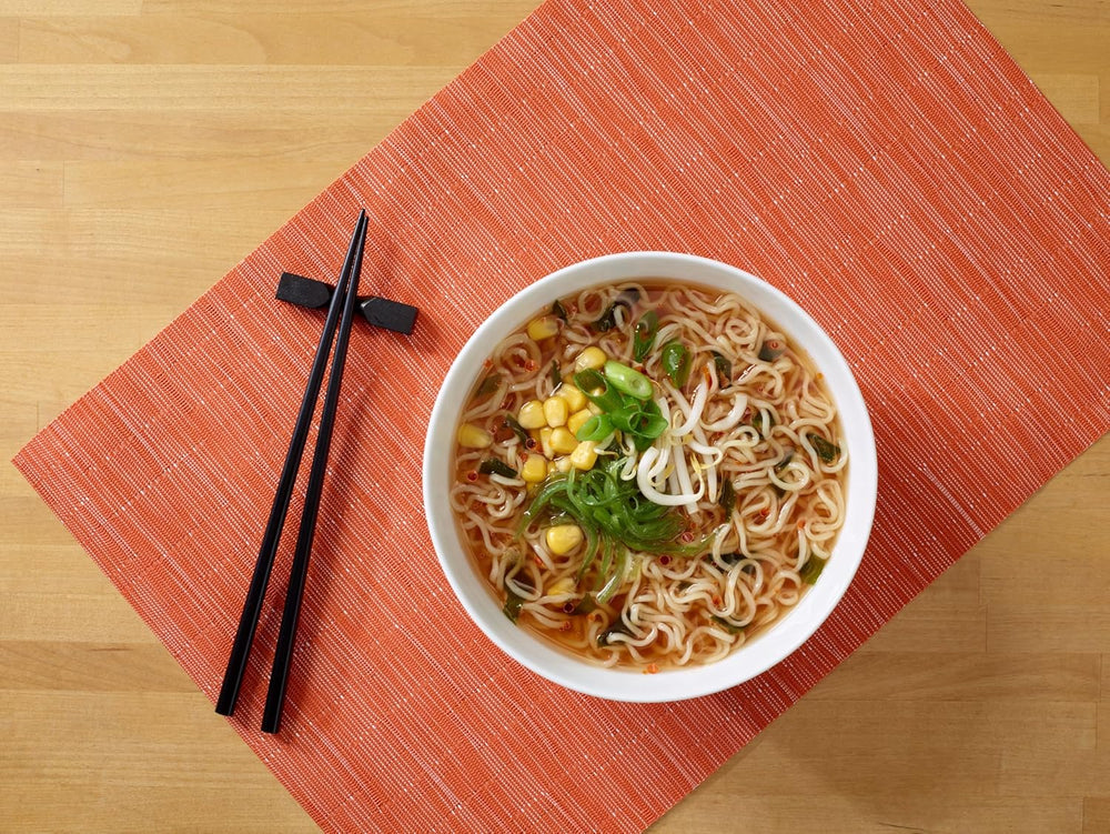 Nissin Ramen Premium - Miso Spicy 10 Pack de nouilles instantanées séchées à l'air libre de style japonais pour un ramen « style restaurant » avec une saveur légèrement épicée de miso et de flocons de wakame (10 x 90,7 g)