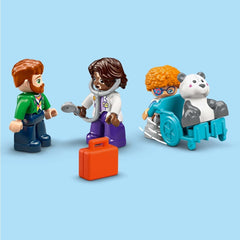 LEGO DUPLO Town Première visite chez le médecin, jouet de construction, ensemble de jeu pour promouvoir la motricité fine, cadeau pour les tout-petits de 2 ans, jouet éducatif, jeu de rôle à l'hôpital 10449 Ensembles de construction Besuche den LEGO-Store
