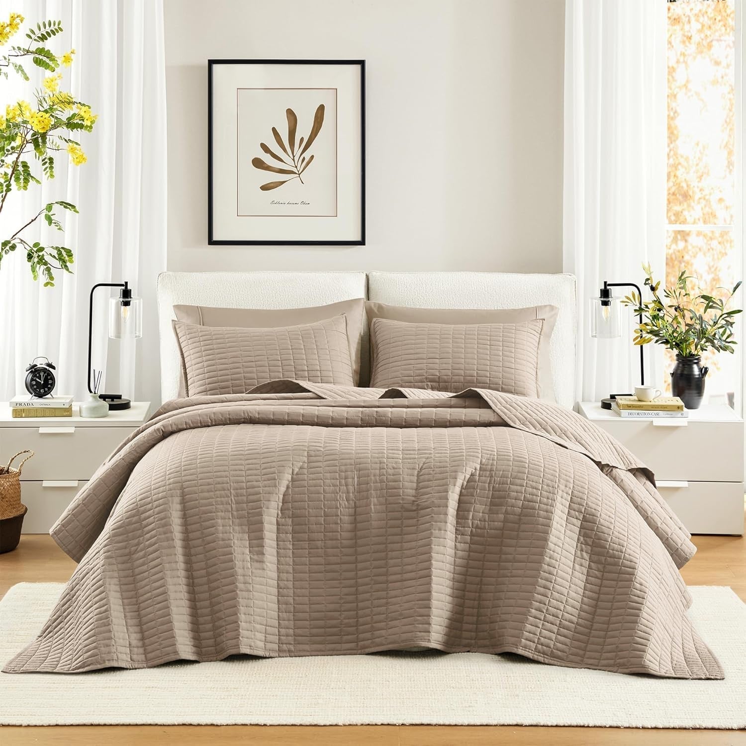 Comfort Spaces Parure de lit Kienna, couverture d'été de luxe à double couture, légère, douce, toute l'année, taie d'oreiller assortie, blanc, couverture pour lits king size (264,2 x 228,6 cm), Naty Shop Quilts & Quilts, couvre-lit surdimensionné taupe (120" x 118")