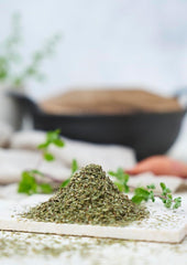 Fuchs Gewürze - Marjolaine gerebelt - zum Würzen von Kartoffelgerichten, Fleischgerichten oder Eintöpfen - ingrédients naturels - 10 g dans une dose wiederverwendbarer, recyclebarer