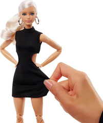 Barbie Basics Modèle 2 Poupée de collection avec cheveux blonds, mini robe noire et bottes de gladiateur, coupe universelle, corps mobile et tête interchangeable, JBH71 Naty Shop Dolls