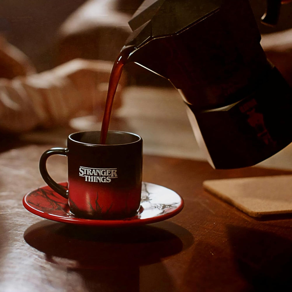 Bialetti Moka Express Stranger Things Cafetière 6 tasses, bouton musique avec fonction de chargement USB-C, ne convient pas aux plaques à induction, 6 tasses (270 ml), noir