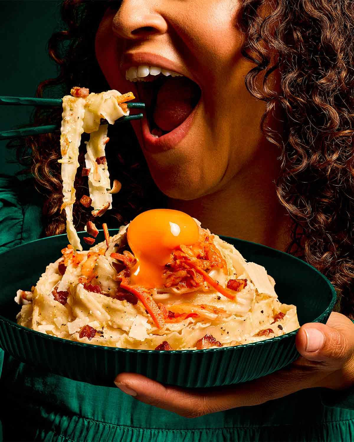 LEE KUM KEE Knife Cut Noodles - Nouilles asiatiques coupées au couteau avec une texture ferme et savoureuse, idéales pour les plats au wok et les soupes, semi-sèches, deux portions par paquet, 6 x 180 g multipack