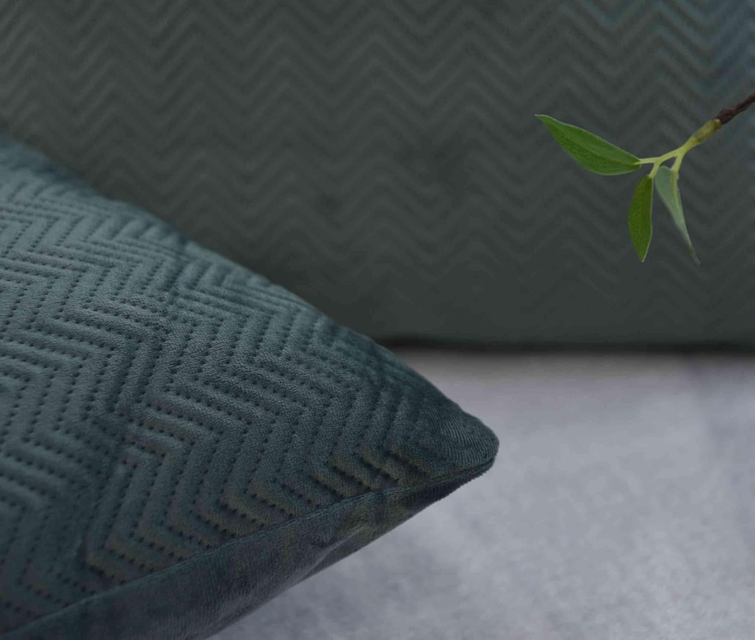 Oreiller décoratif à rideaux Lxl 45x45 cm Jacquard vert "Greta" avec motif à chevrons Entretien facile Fermeture à glissière Remplissage doux 320G - Variété de couleurs, 2023510 Oreillers de voyage Naty Shop