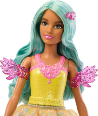 Barbie Hidden Magic - Poupée Teresa avec tenue de fée, cheveux ondulés et peigne pour une coiffure amusante, à partir de 3 ans, HLC36