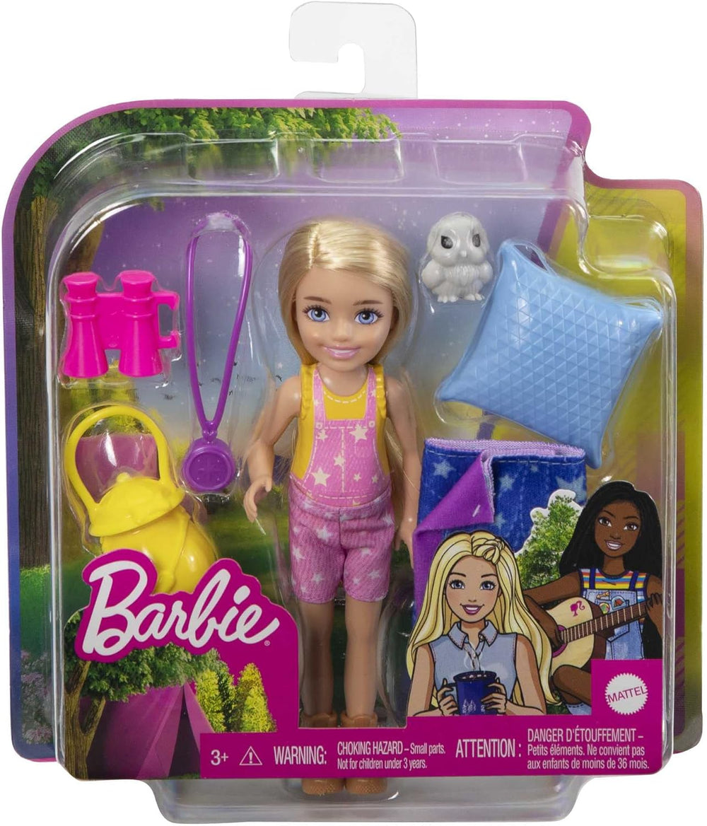 Barbie série Chelsea, poupée Chelsea de camping aux cheveux blonds, chouette, sac de couchage, oreiller, lampe de poche, jumelles, accessoires de camping, cadeau pour enfants, jouet à partir de 3 ans, HDF77