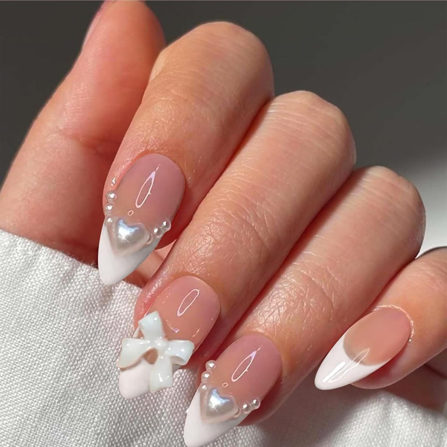 Faux ongles français à pression en amande blanche, 24 pièces, avec nœuds, perles, colle sur faux ongles, paillettes